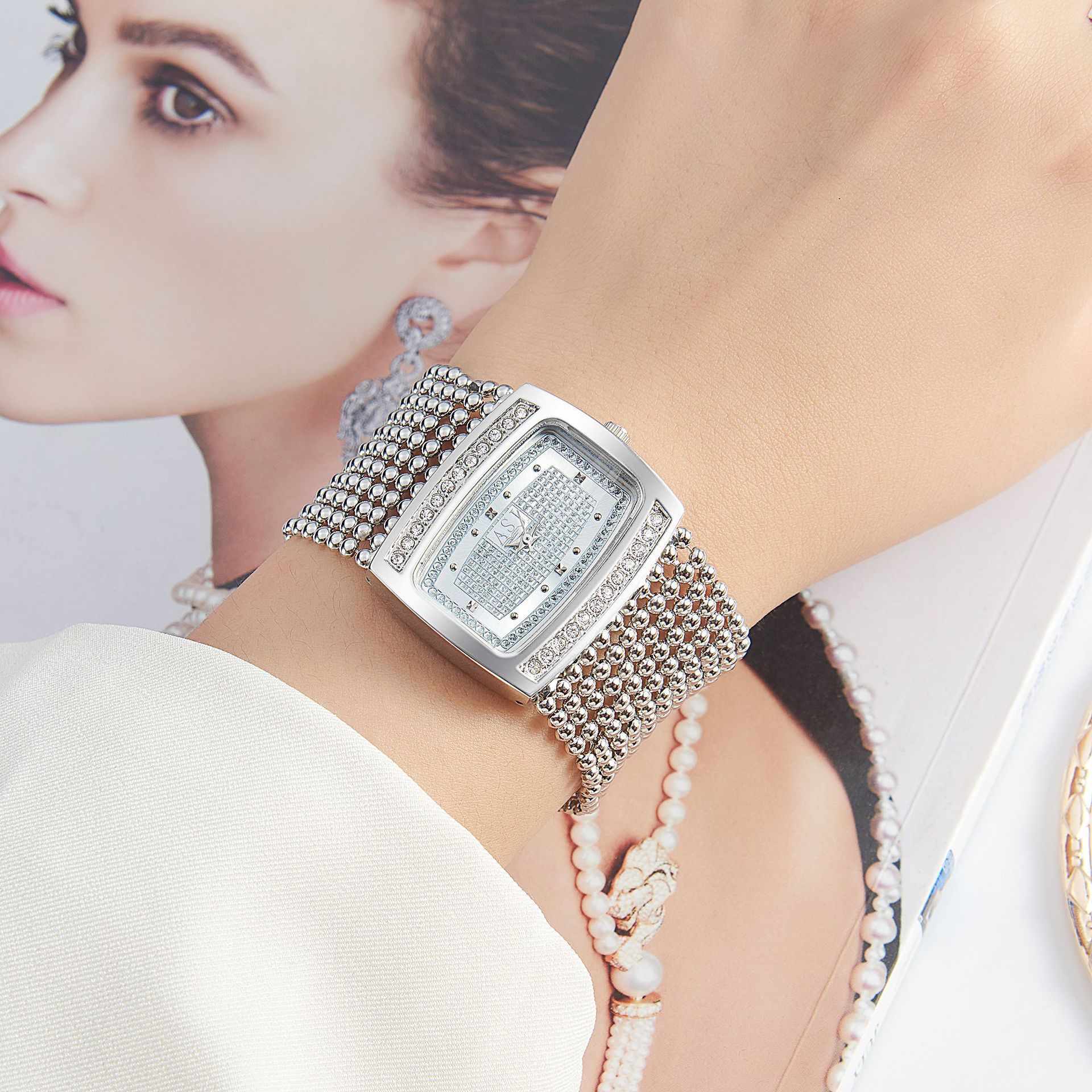 Middle East Luxury Women's Watch Atmospheric Diamond - FASHIONKULTUR