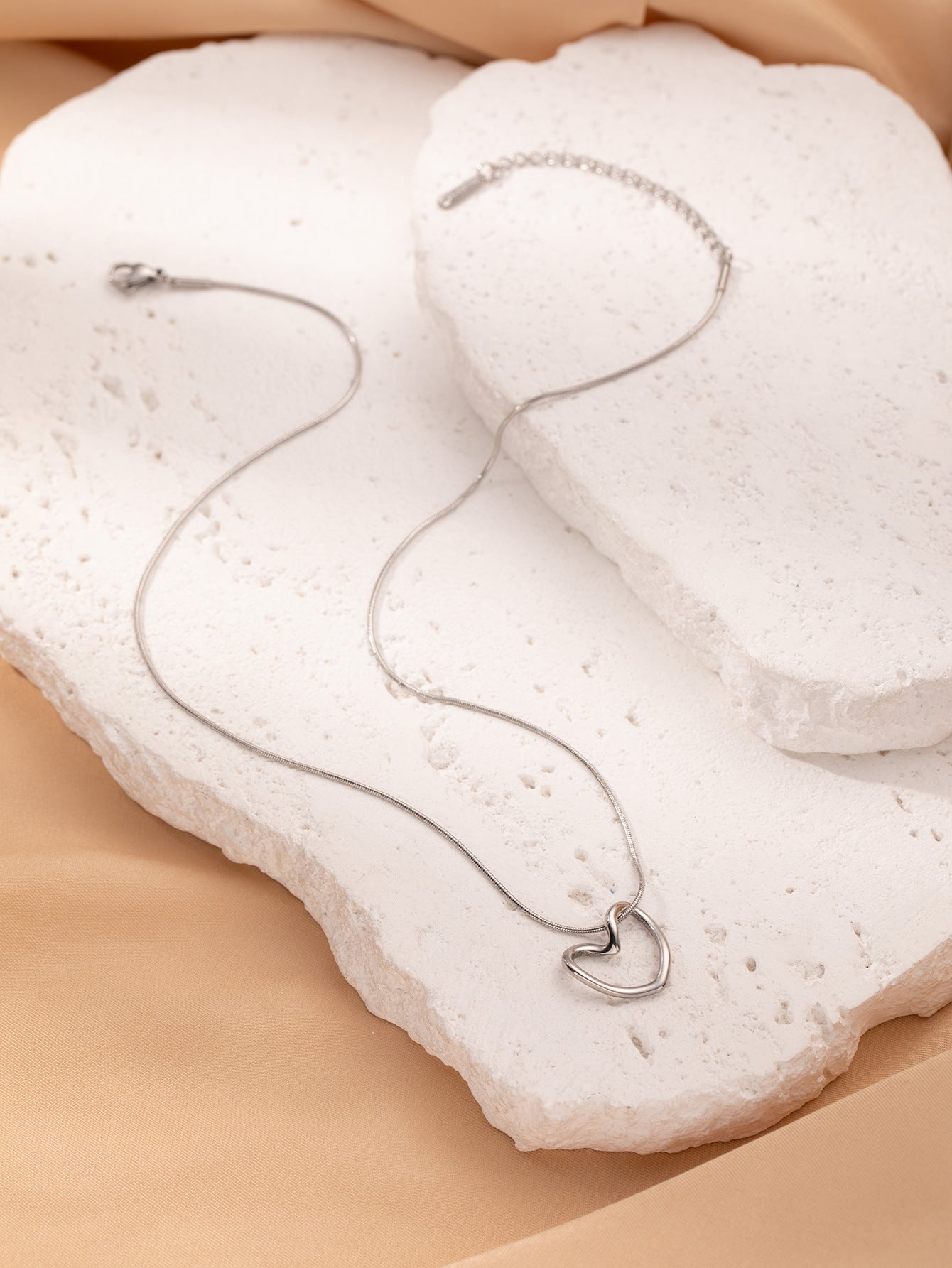 Fashion Jewelry Tainless Steel Twist Hollow Heart Pendant Necklace For Women Spicy Girls Simple Clavicle Chain Jewelry Gift - FASHIONKULTUR