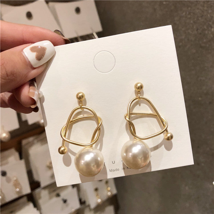 Metal winding personalized pearl earrings - FASHIONKULTUR
