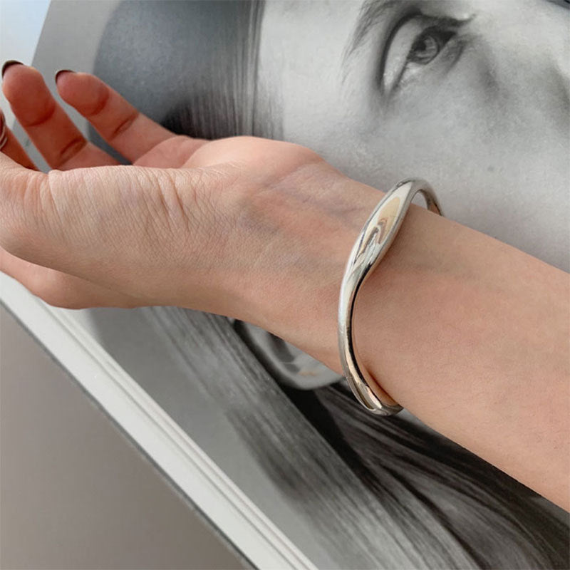 Solid Geometric Irregular Streamline Bracelet Women Light Luxury - FASHIONKULTUR