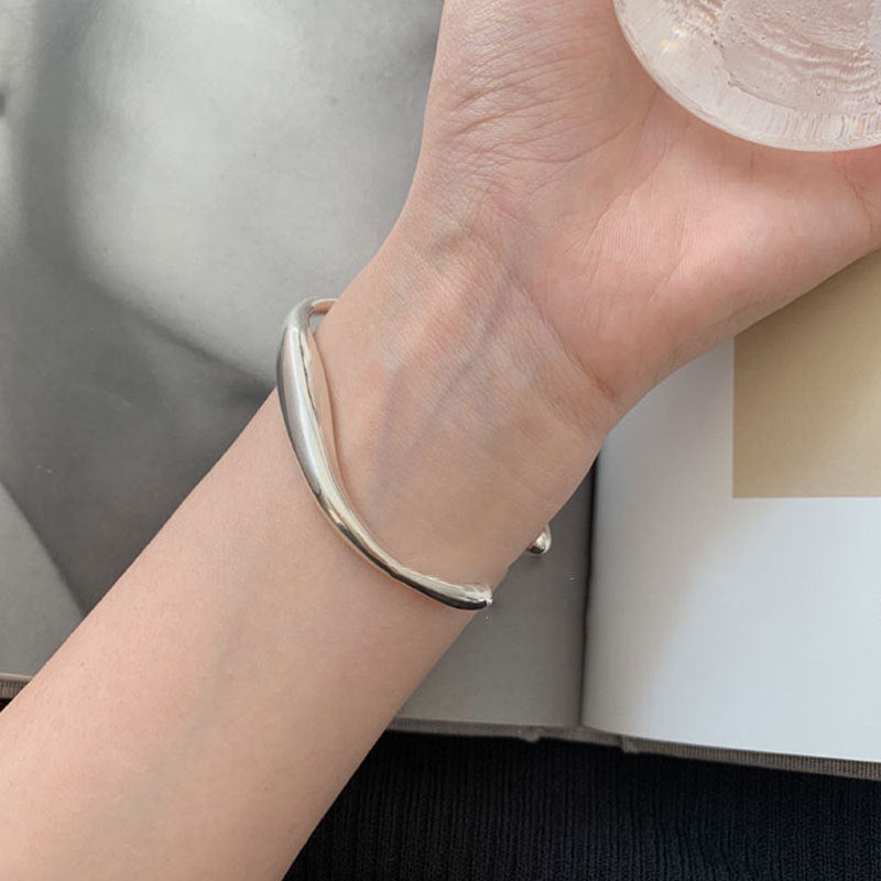 Solid Geometric Irregular Streamline Bracelet Women Light Luxury - FASHIONKULTUR