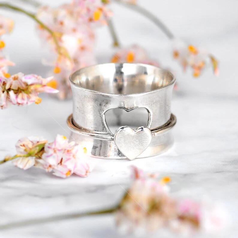 New Cute Peach Heart Hollow Stitching Rotating Ring - FASHIONKULTUR