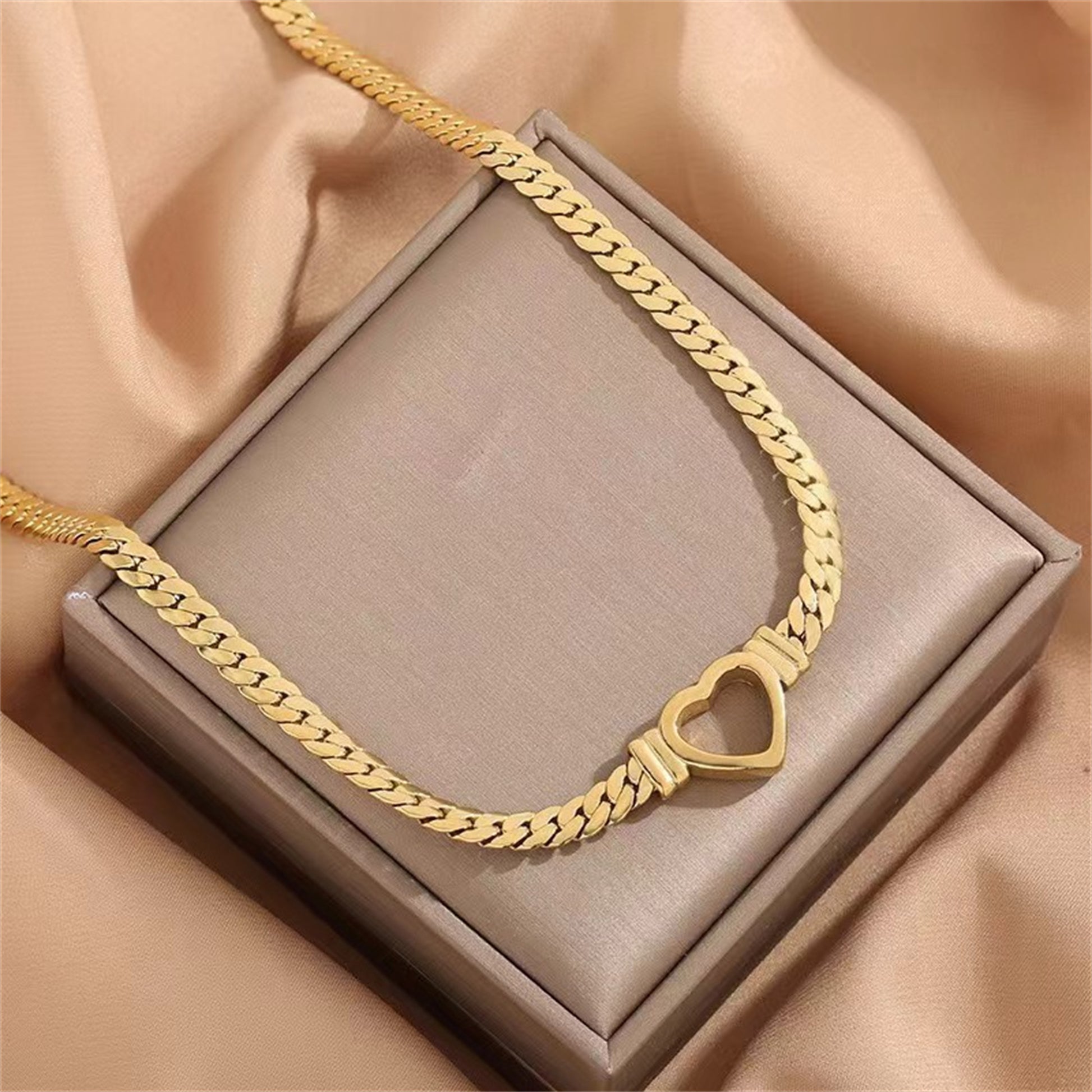 Personalized Love Chain Necklace Bracelet For Women Fashion Titanium Steel Non-fading Clavicle Chain Jewelry - FASHIONKULTUR