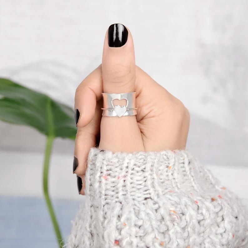 New Cute Peach Heart Hollow Stitching Rotating Ring - FASHIONKULTUR