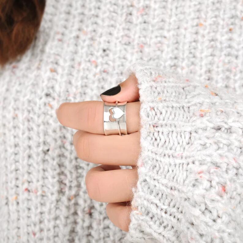New Cute Peach Heart Hollow Stitching Rotating Ring - FASHIONKULTUR