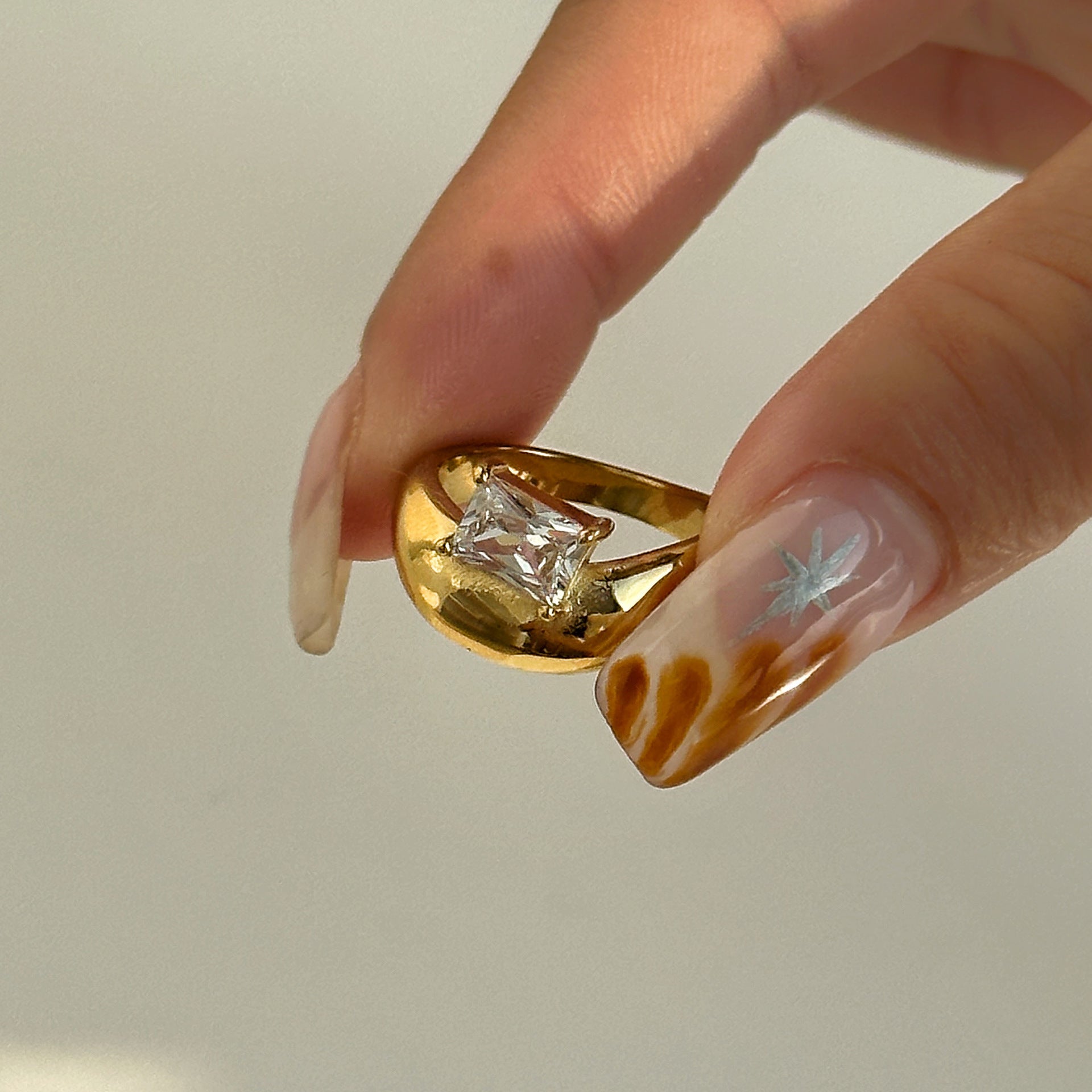 Retro Style Electroplated White Zircon Ring - FASHIONKULTUR