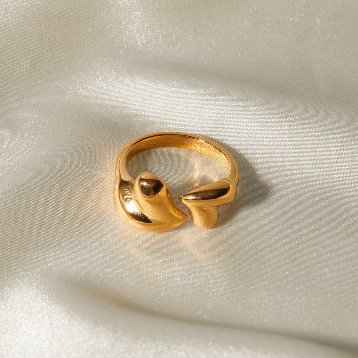 Stainless Steel Ring Women's Gold-plated Non-fading Love Heart-shaped Ring - FASHIONKULTUR