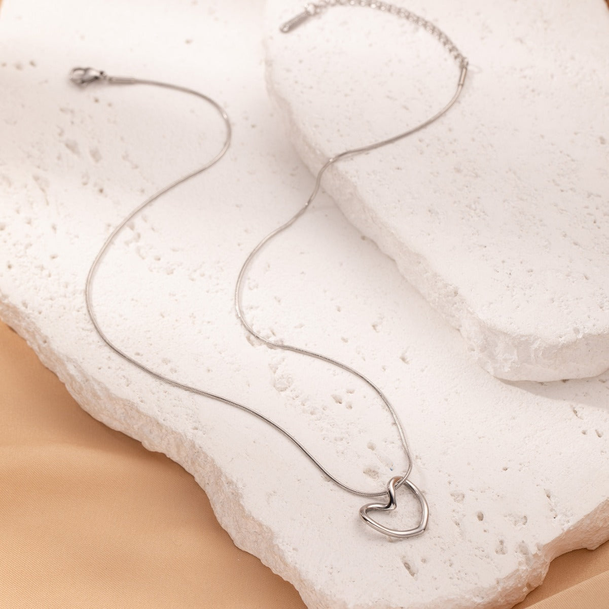 Fashion Jewelry Tainless Steel Twist Hollow Heart Pendant Necklace For Women Spicy Girls Simple Clavicle Chain Jewelry Gift - FASHIONKULTUR