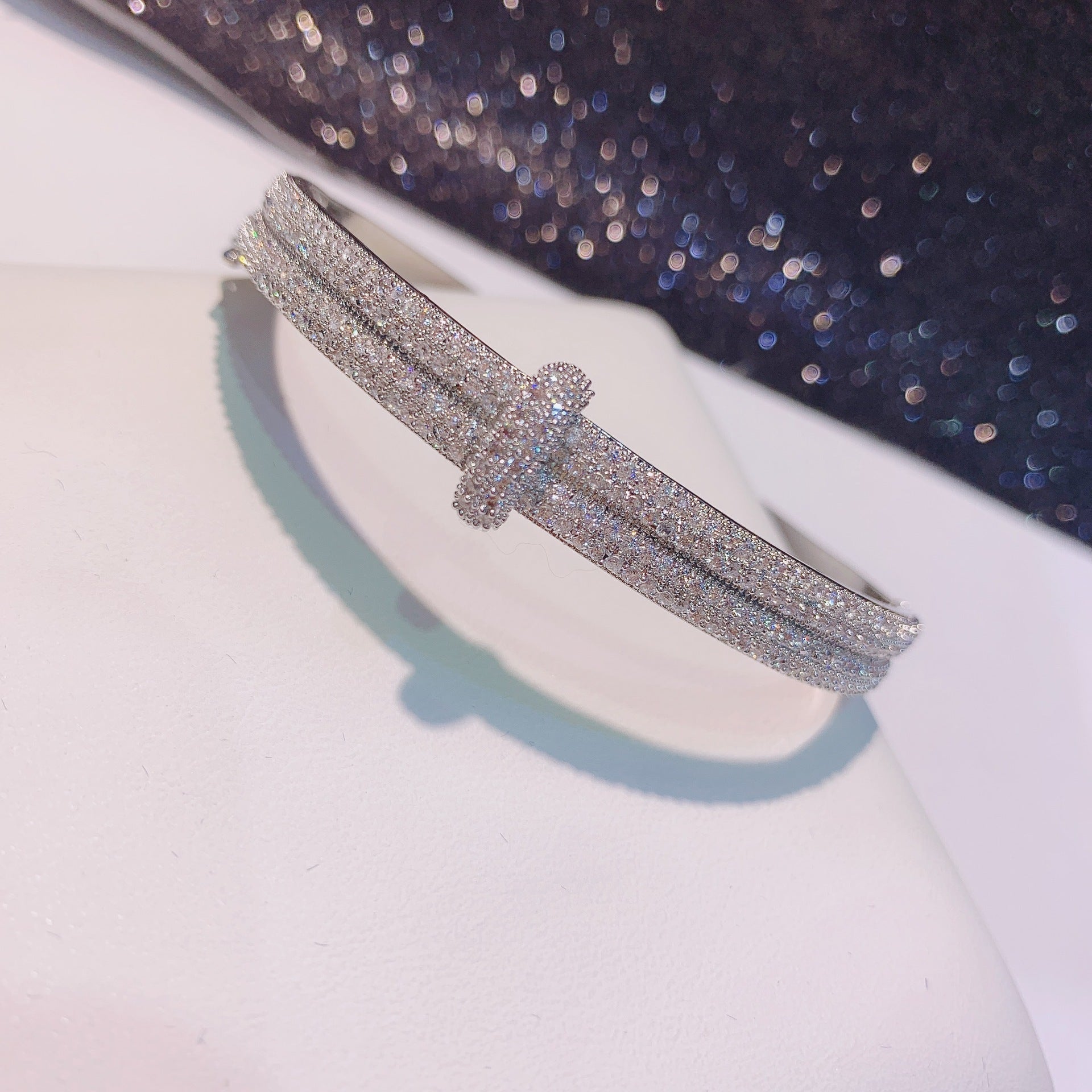 Fashion Simple Micro-inlaid Lock Exquisite Bracelet - FASHIONKULTUR