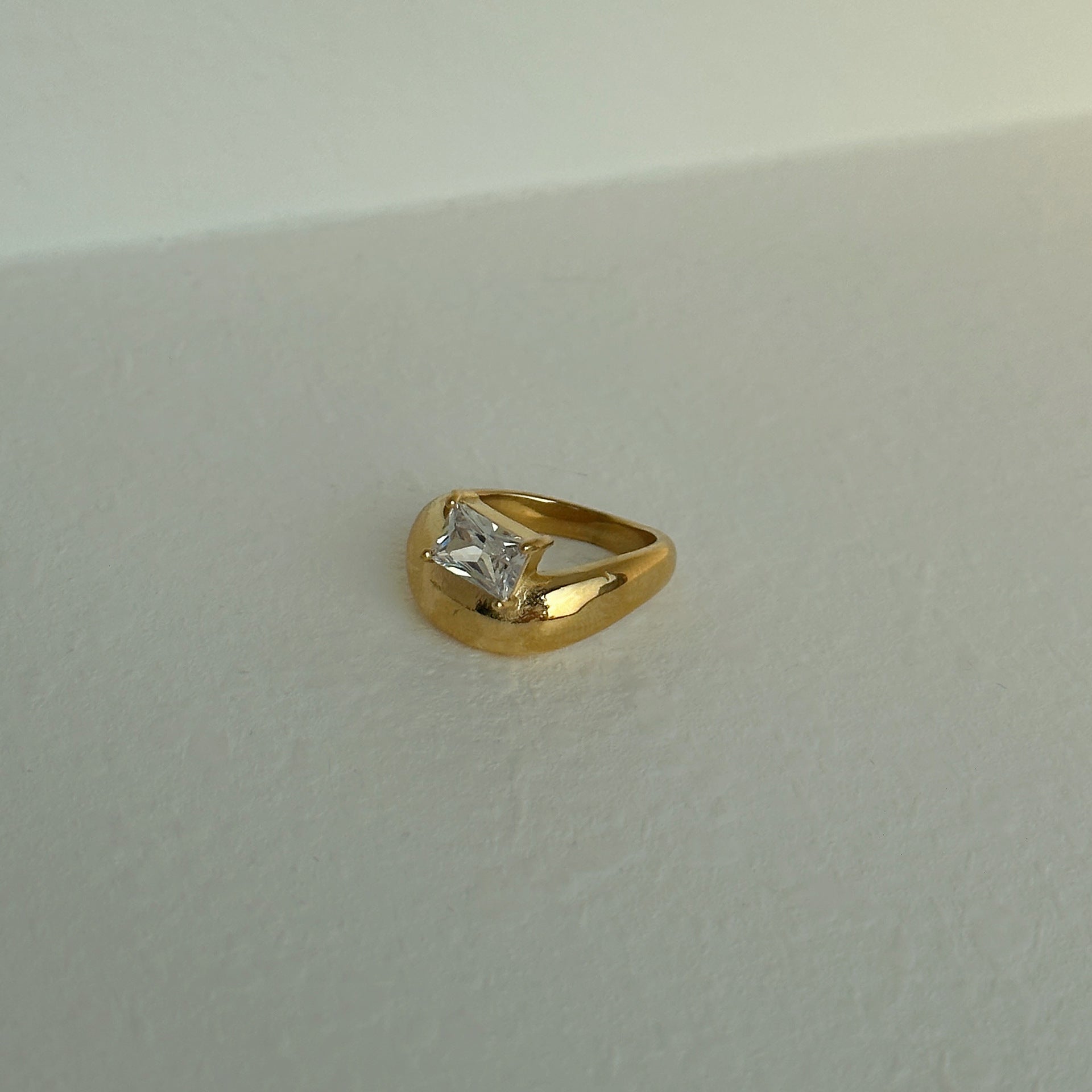 Retro Style Electroplated White Zircon Ring - FASHIONKULTUR
