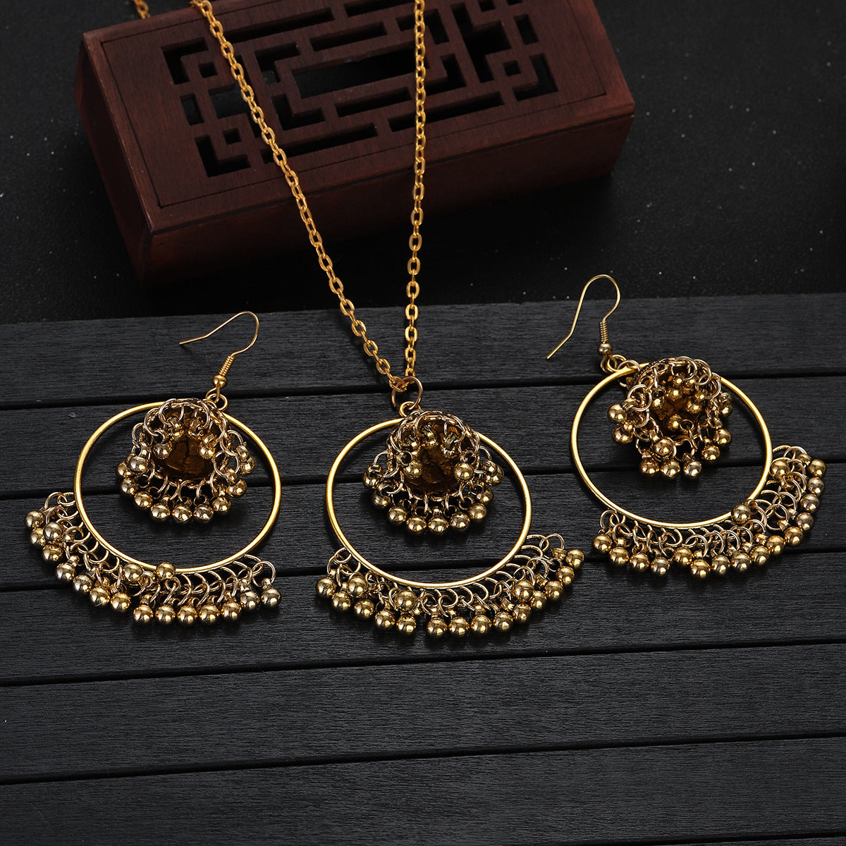 European And American Round Tassel Temperamental Eardrop Necklace Suit Banquet Ornament - FASHIONKULTUR