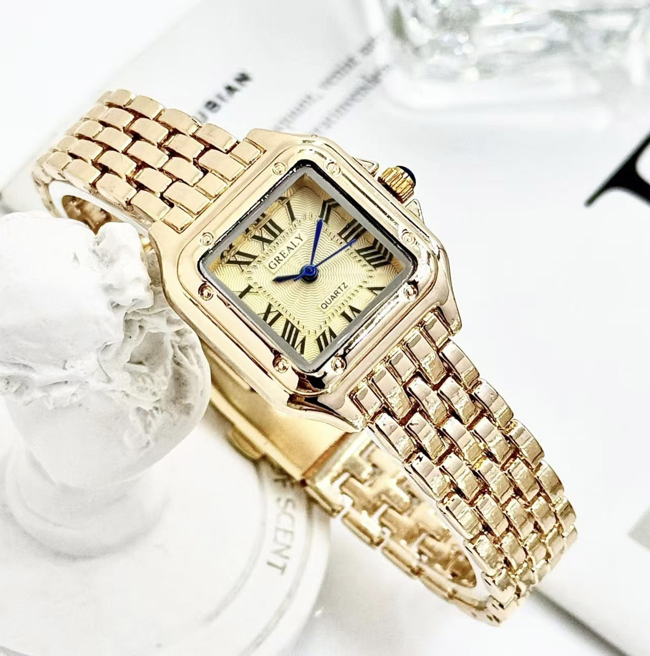 Classic Retro Square Waterproof Women's Diamond-embedded Watch - FASHIONKULTUR