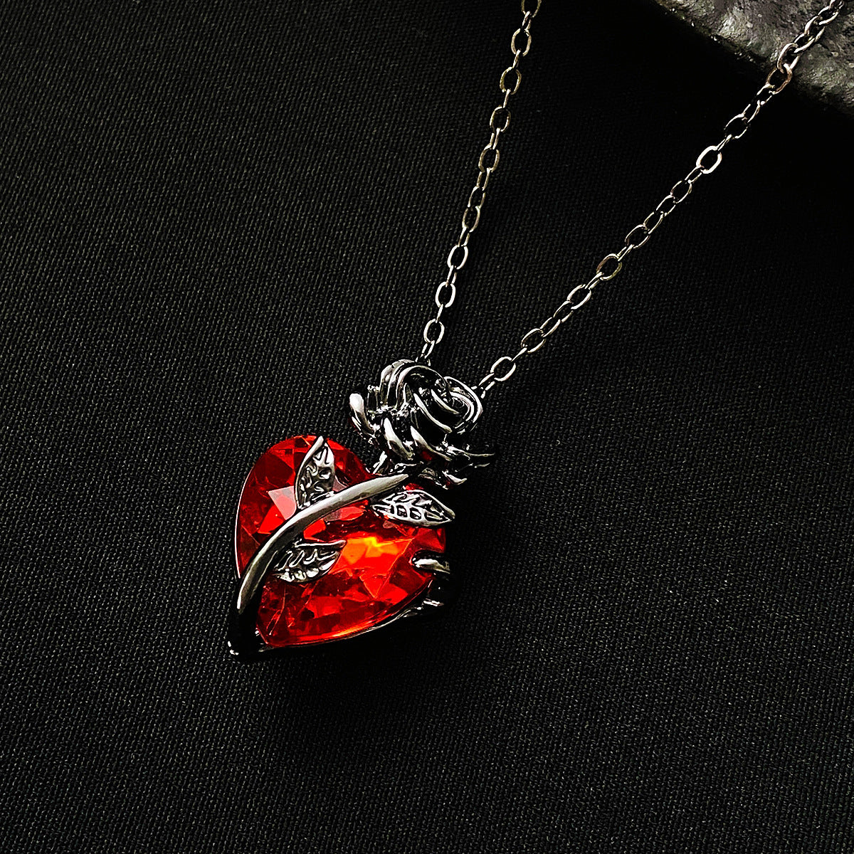 Punk Rose Love Necklace Fashion Personality Heart-shaped Clavicle Chain Pendant Necklace For Valentine's Day - FASHIONKULTUR