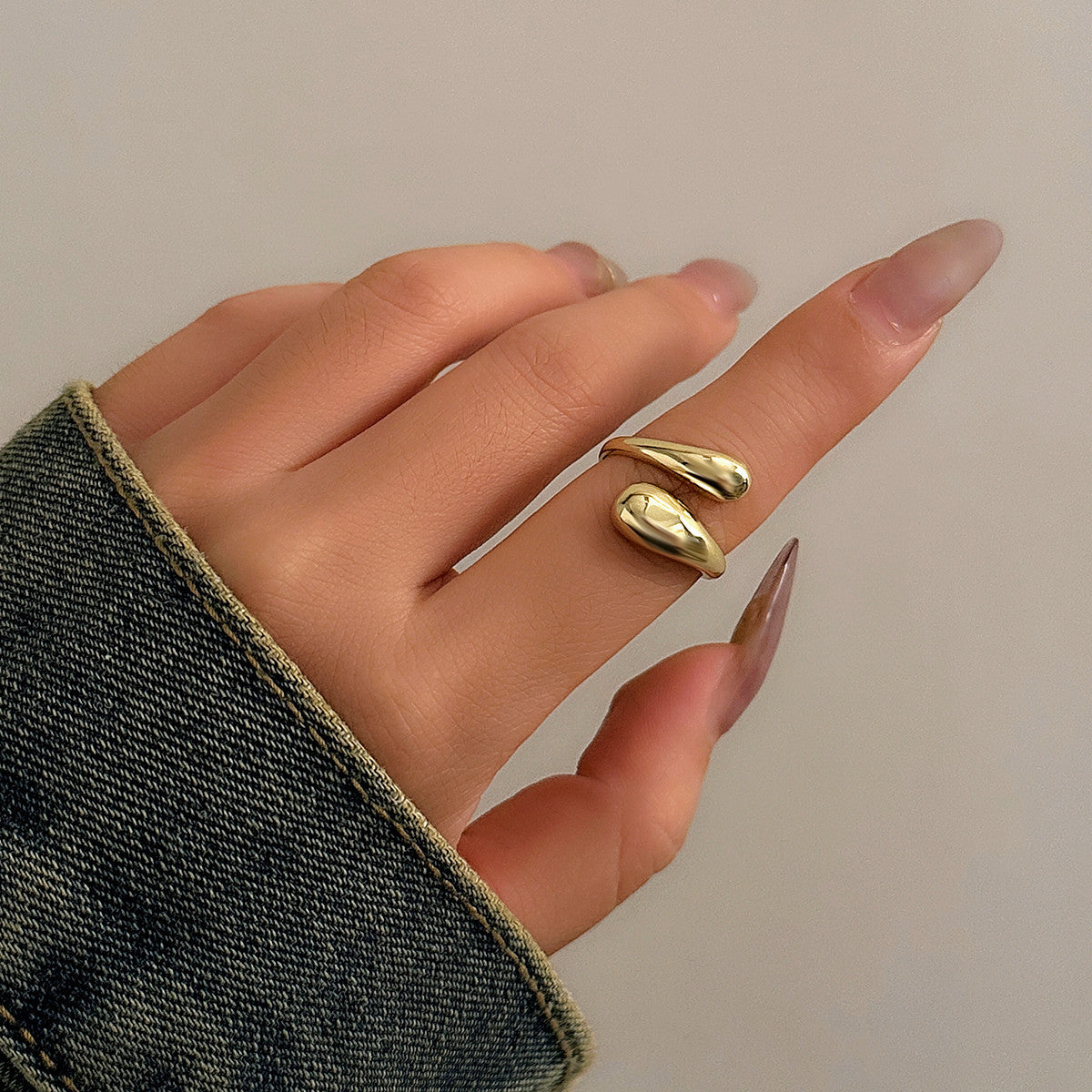 Geometric Metal Glossy Surface Spring Open Collar Bracelet Simple Necklace Choker - FASHIONKULTUR