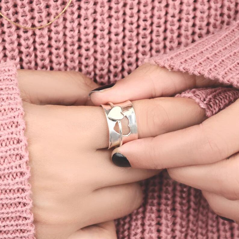 New Cute Peach Heart Hollow Stitching Rotating Ring - FASHIONKULTUR