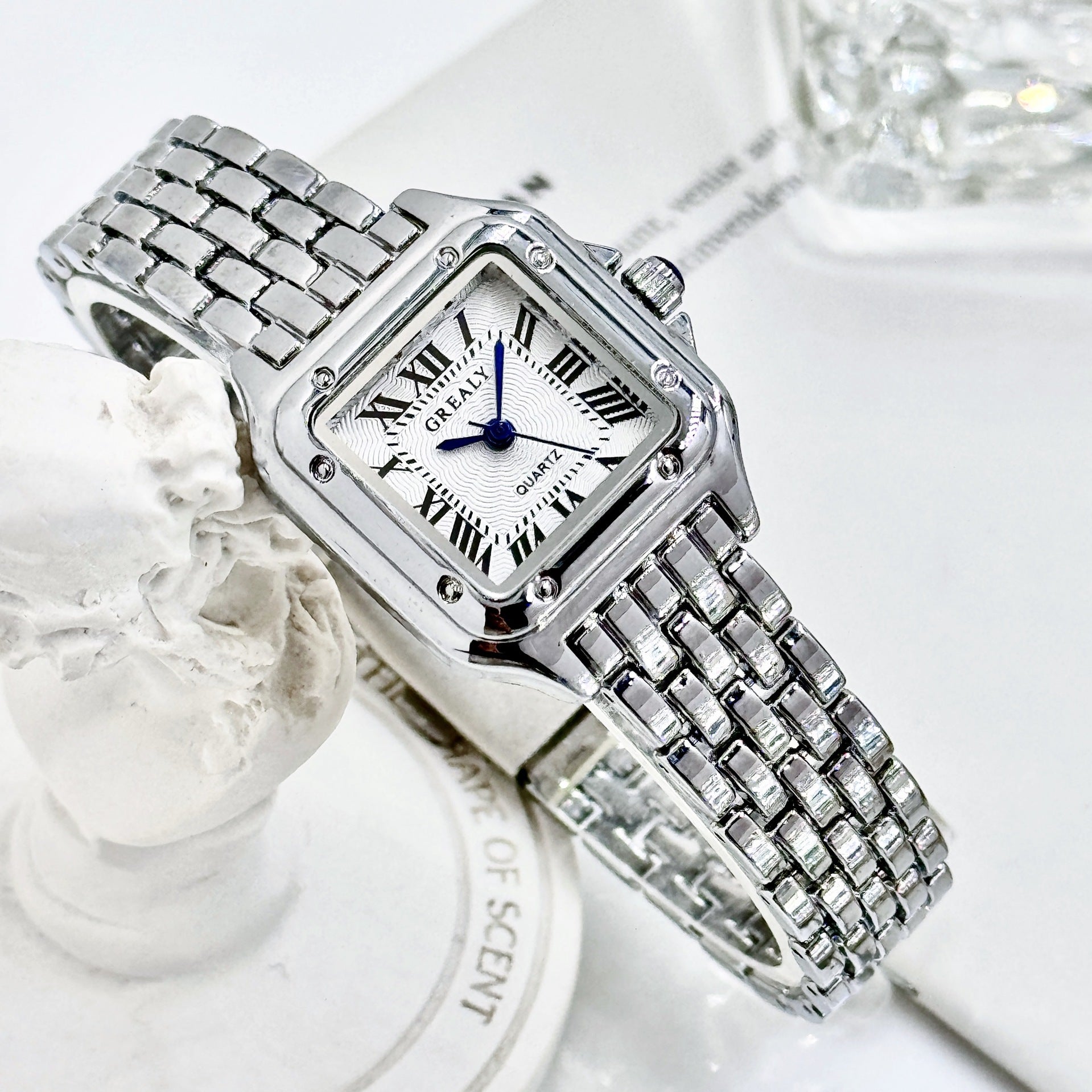 Classic Retro Square Waterproof Women's Diamond-embedded Watch - FASHIONKULTUR