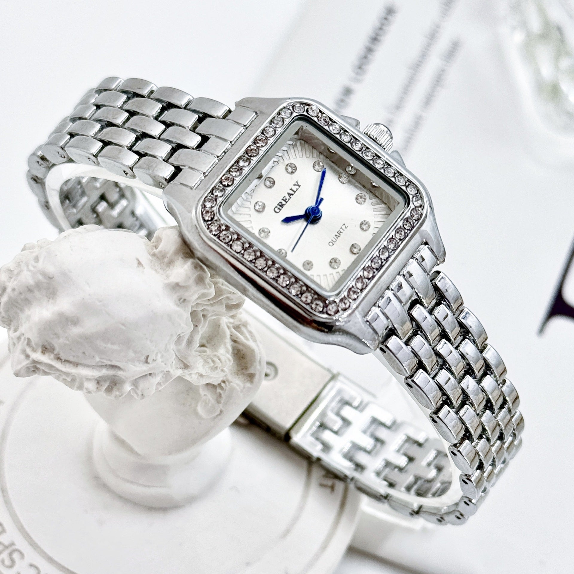 Classic Retro Square Waterproof Women's Diamond-embedded Watch - FASHIONKULTUR