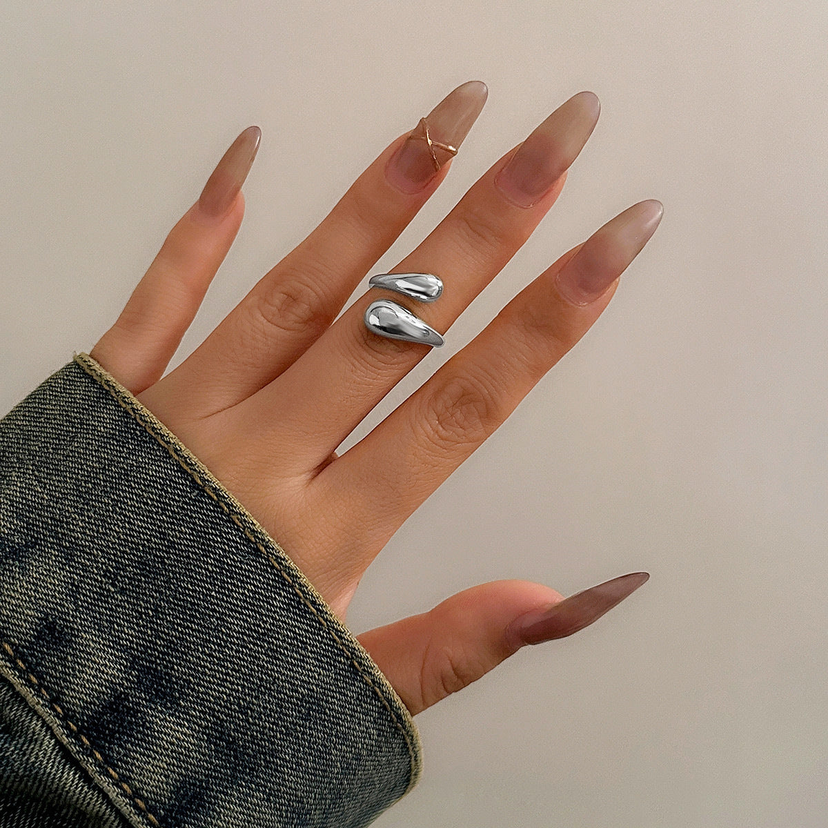Geometric Metal Glossy Surface Spring Open Collar Bracelet Simple Necklace Choker - FASHIONKULTUR