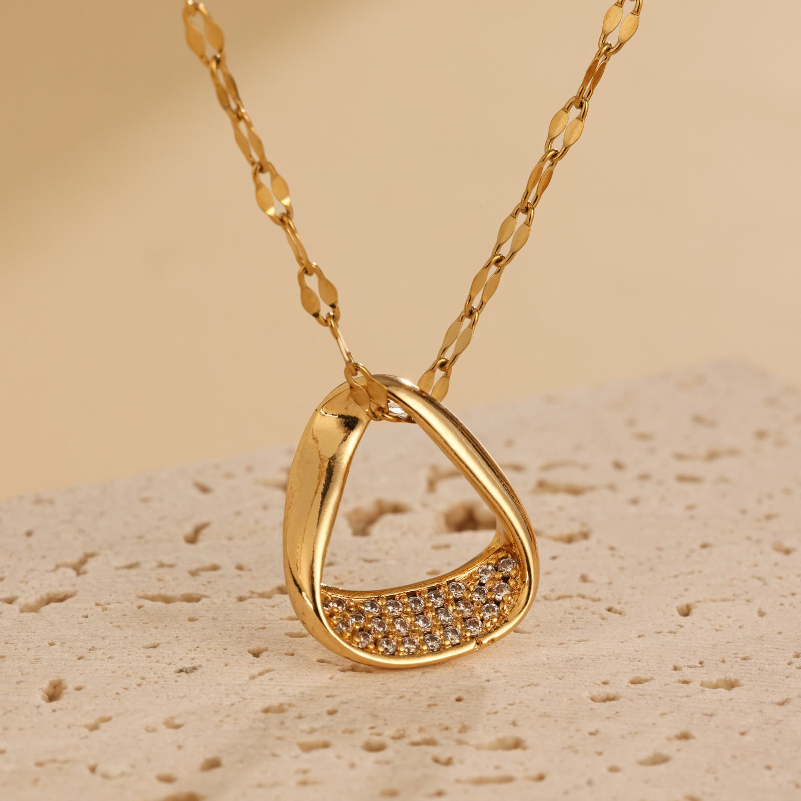 New Exquisite Triangle Necklace Made Of Stainless Steel, Simple And Versatile, Advanced Creative Geometric Accessories - FASHIONKULTUR