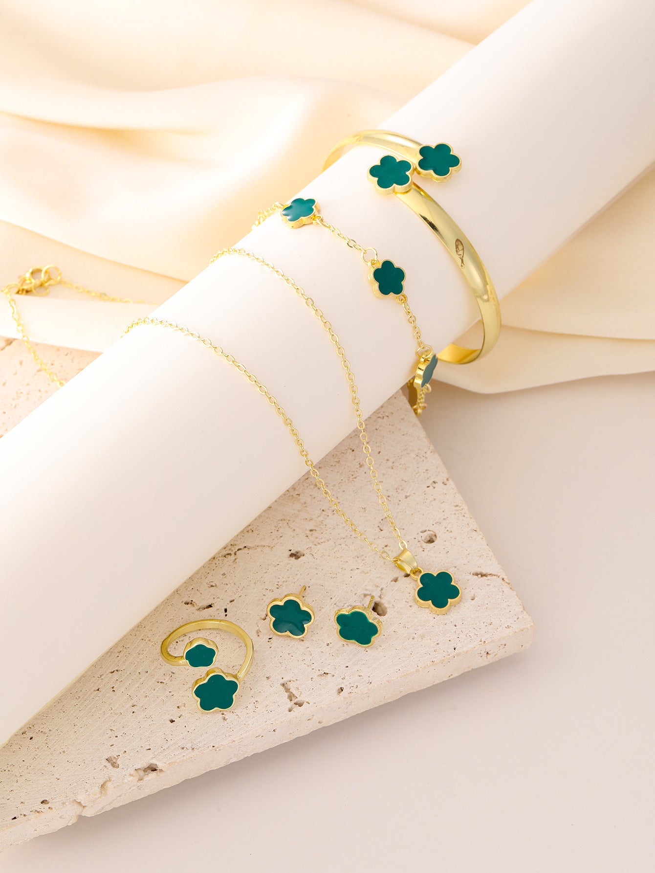 Parthenocissus Grass Jewelry Suit Simple Drop Oil Lucky Flower Necklace 5-piece Set - FASHIONKULTUR