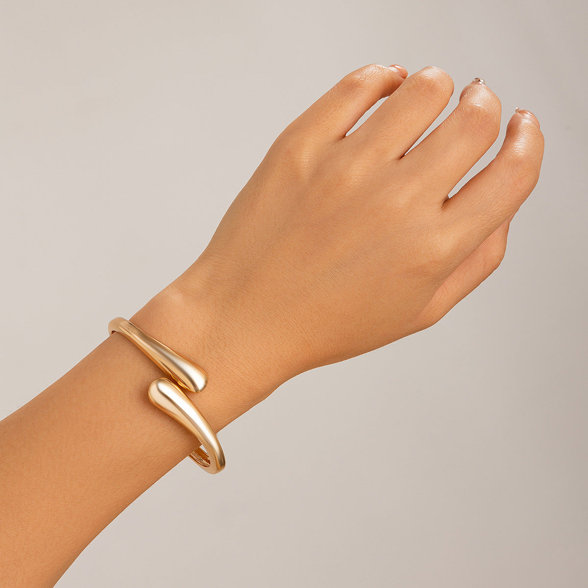 Geometric Metal Glossy Surface Spring Open Collar Bracelet Simple Necklace Choker - FASHIONKULTUR