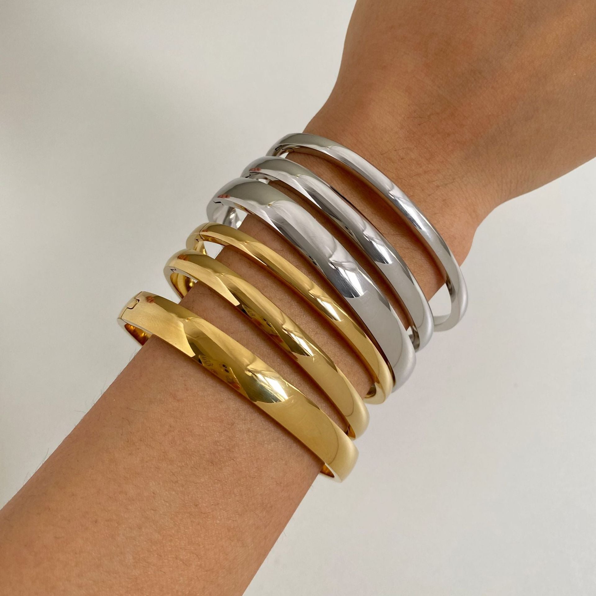 Retro Minimalistic Buckle Simple Bracelet Gold Bracelet - FASHIONKULTUR