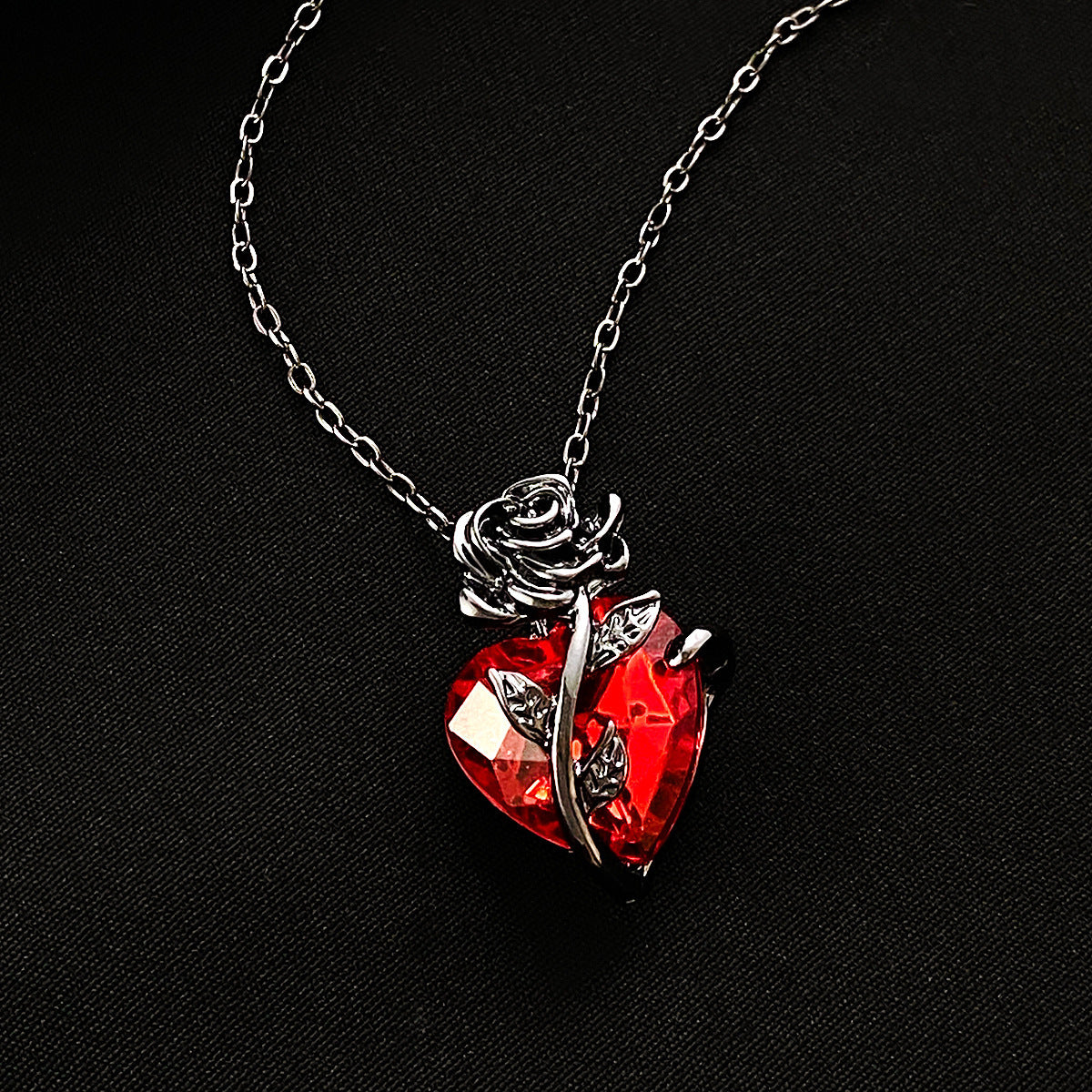 Punk Rose Love Necklace Fashion Personality Heart-shaped Clavicle Chain Pendant Necklace For Valentine's Day - FASHIONKULTUR