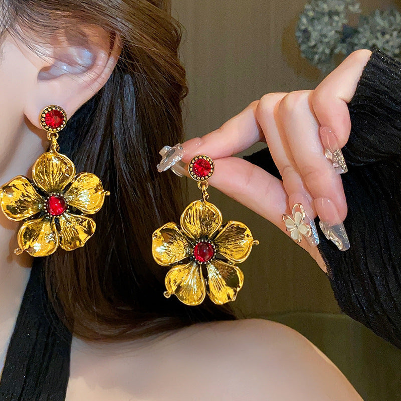 Fashionable Golden Vintage Flower Earrings - FASHIONKULTUR
