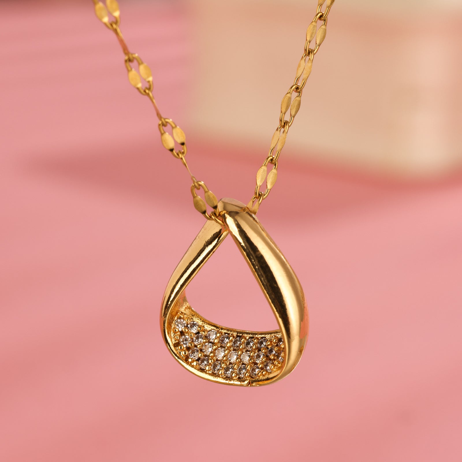 New Exquisite Triangle Necklace Made Of Stainless Steel, Simple And Versatile, Advanced Creative Geometric Accessories - FASHIONKULTUR