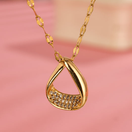 New Exquisite Triangle Necklace Made Of Stainless Steel, Simple And Versatile, Advanced Creative Geometric Accessories - FASHIONKULTUR