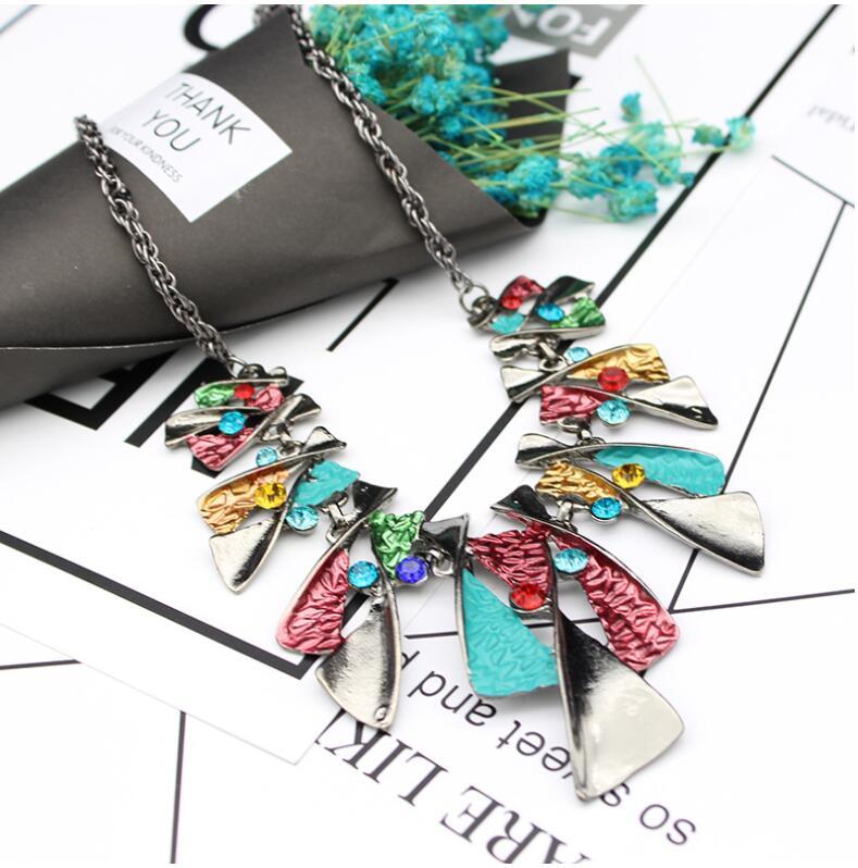 The big European and American fashion color alloy diamond necklace earrings set bride jewelry factory direct - FASHIONKULTUR