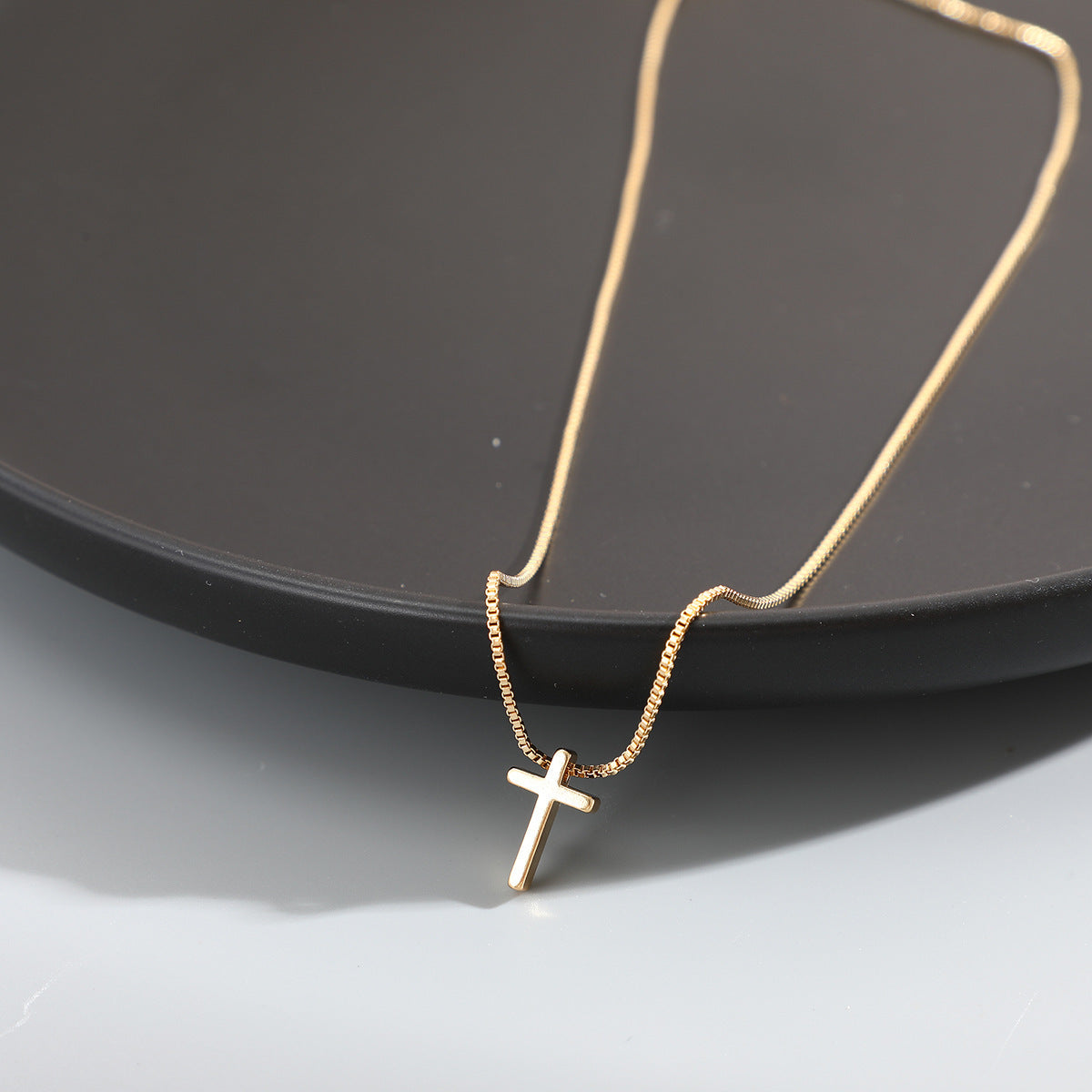 Women's Simple Cross Pendant Necklace - FASHIONKULTUR