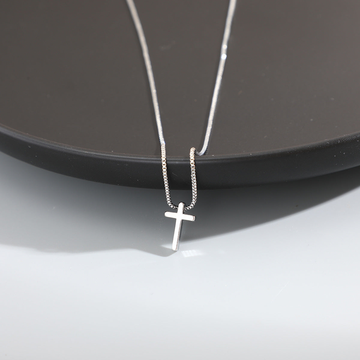 Women's Simple Cross Pendant Necklace - FASHIONKULTUR